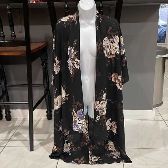 Everly- Chiffon Kimono Black Floral Print, Short Sleeve, High/ Low Shaw Collar, - Picture 10 of 16